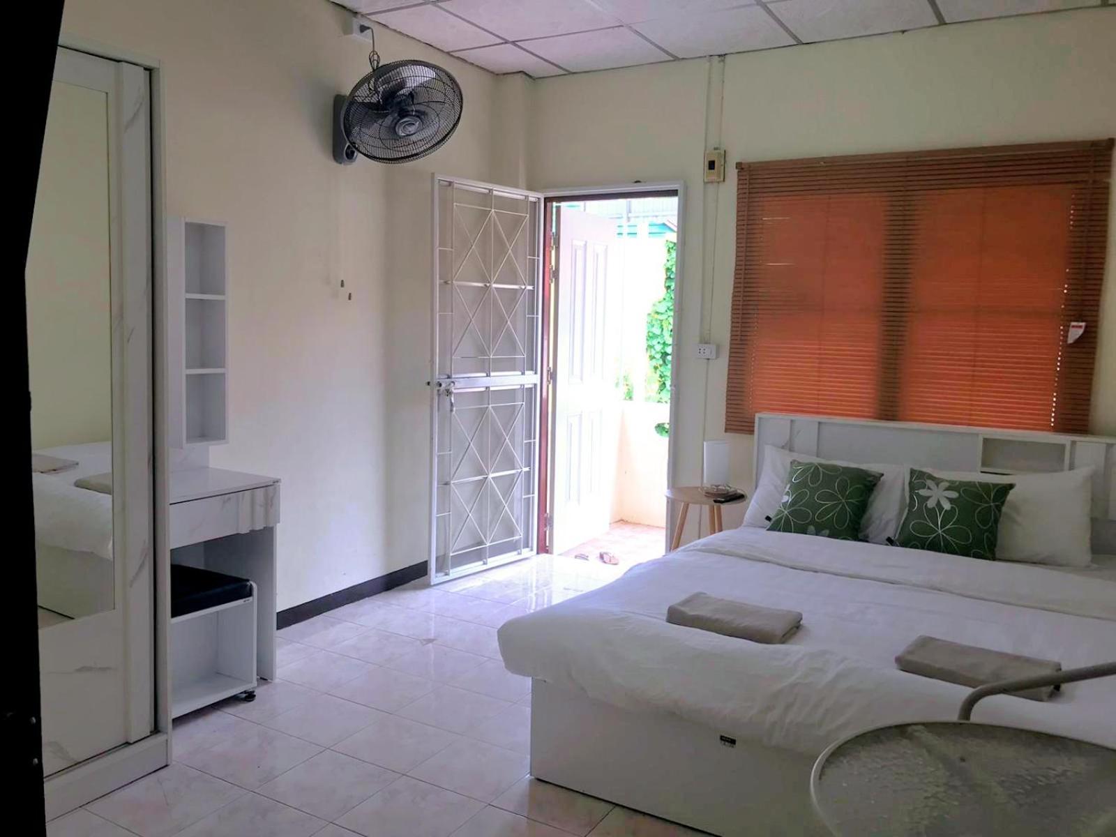 S.P.C Apartment By Brodderud Bangkok Esterno foto